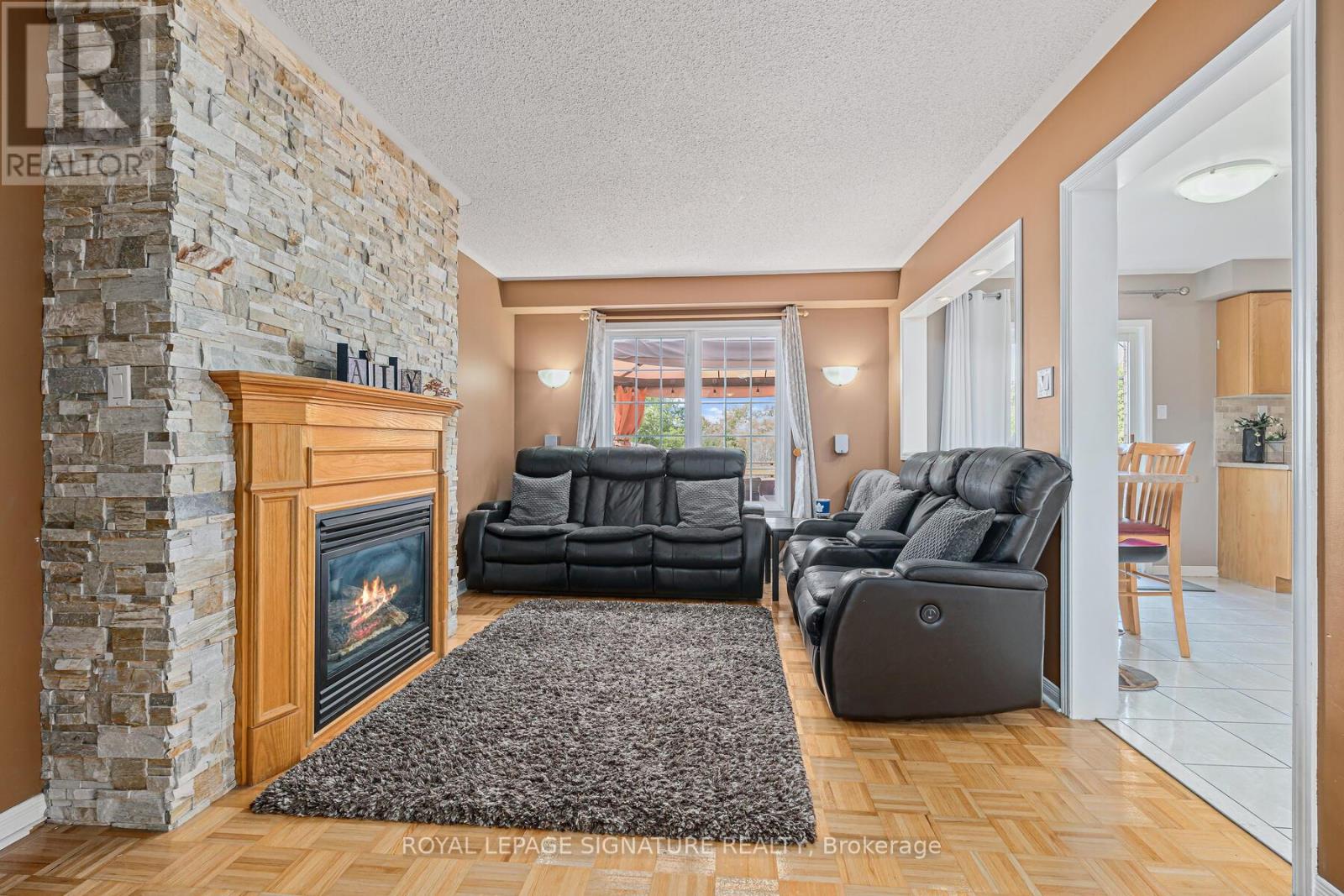 Photo 8 of 116 River Rock Crescent, Brampton ON