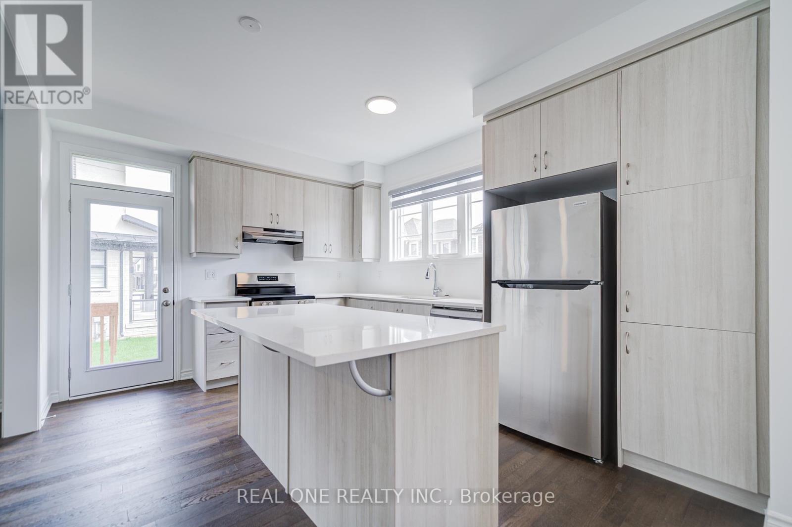 Photo 16 of 1201 Onyx Trail, Oakville ON