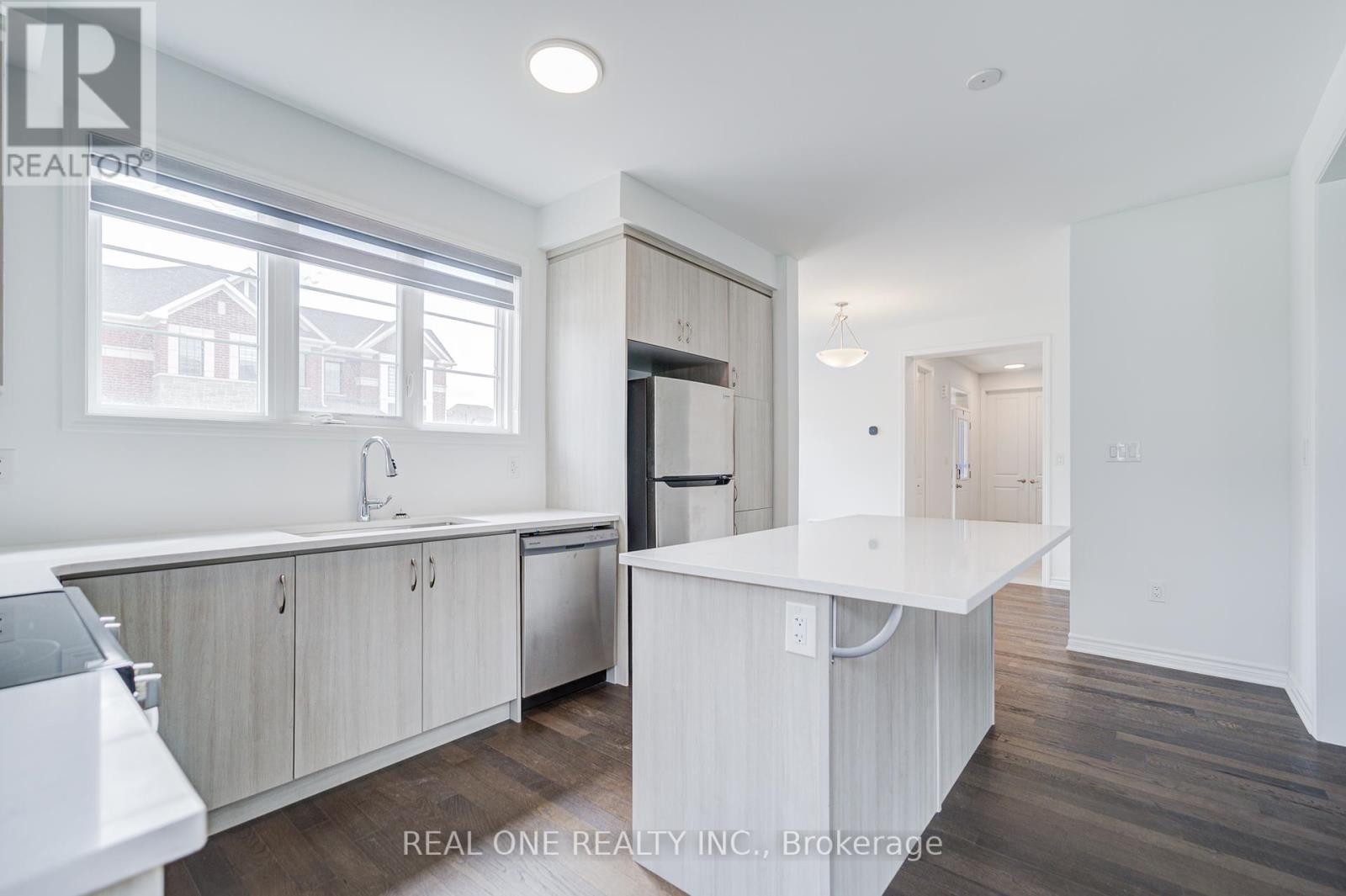 Photo 19 of 1201 Onyx Trail, Oakville ON