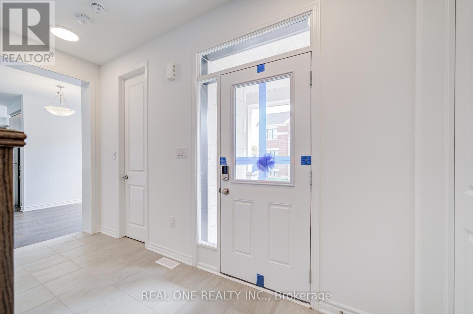 Photo 5 of 1201 Onyx Trail, Oakville ON