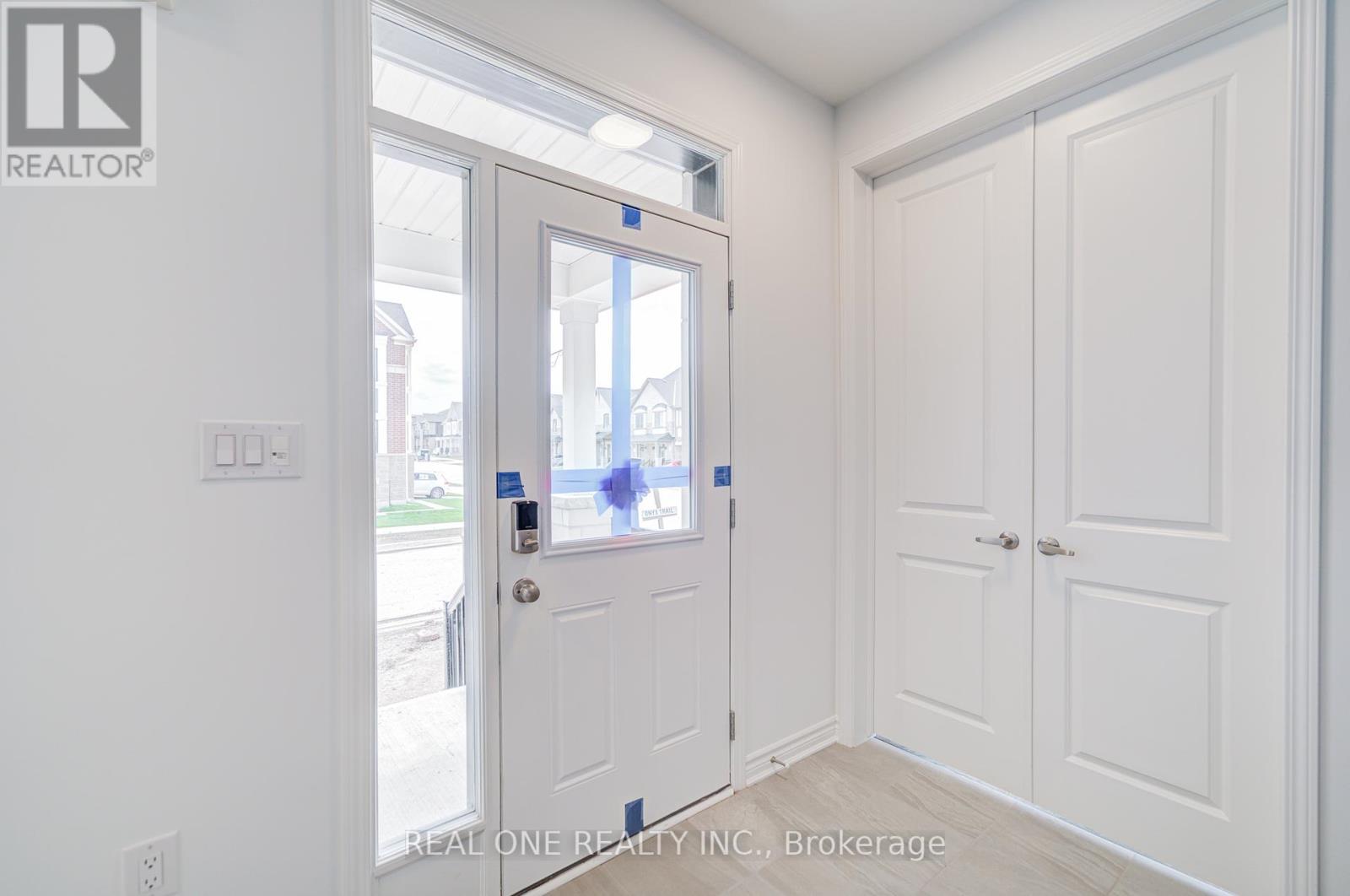 Photo 6 of 1201 Onyx Trail, Oakville ON