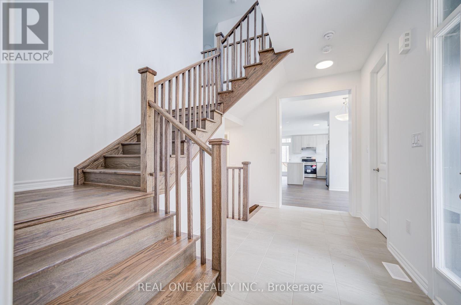 Photo 8 of 1201 Onyx Trail, Oakville ON