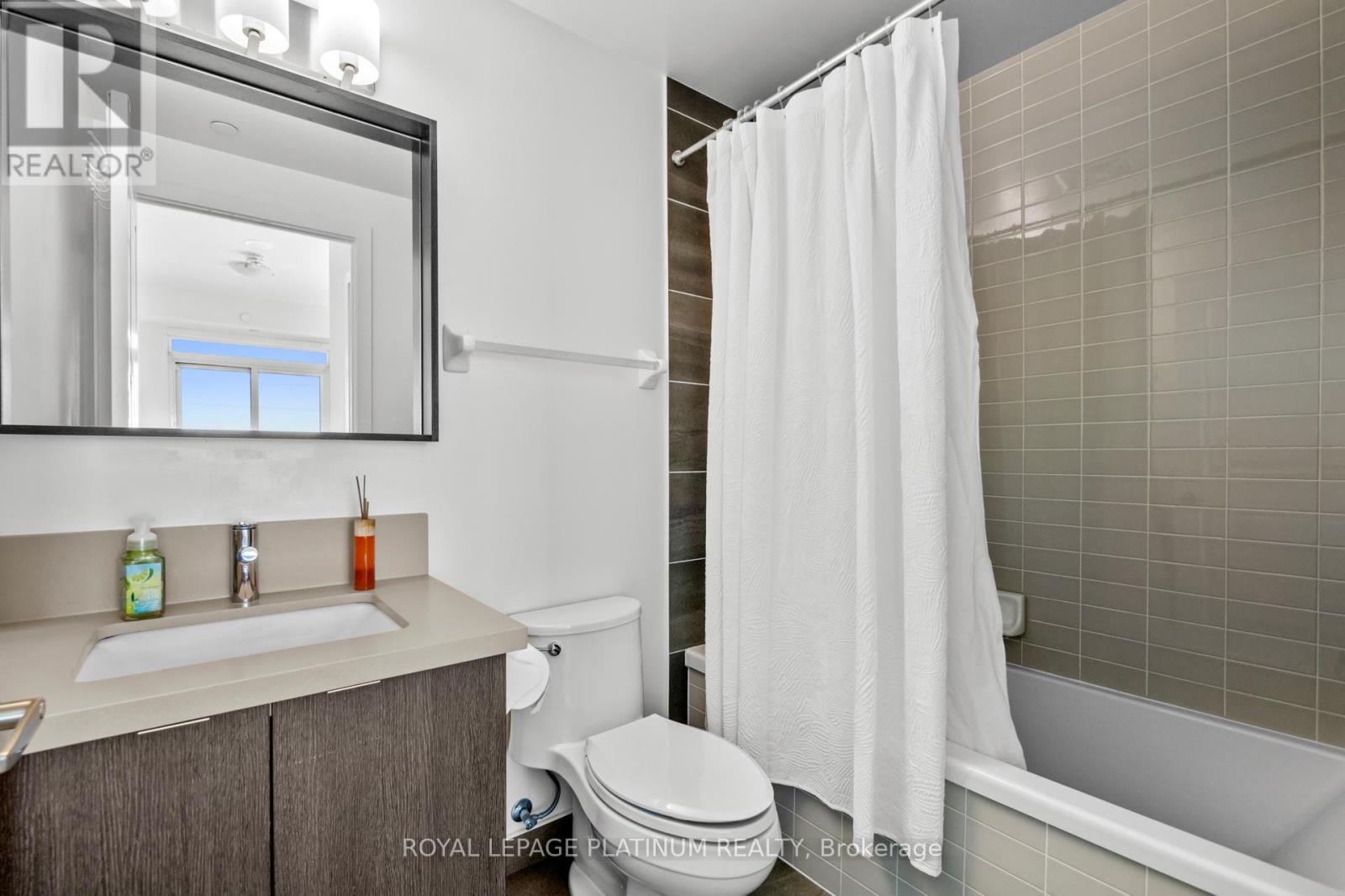 Photo 6 of 409 4699 Glen Erin Drive, Mississauga ON