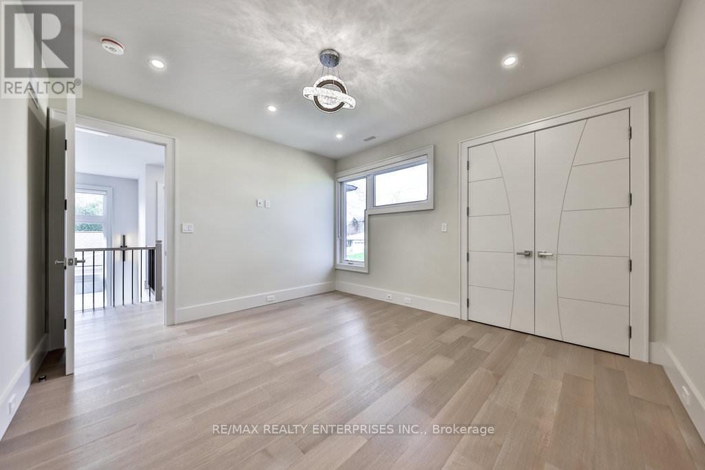 Photo 24 of 1372 Kenmuir Avenue, Mississauga ON