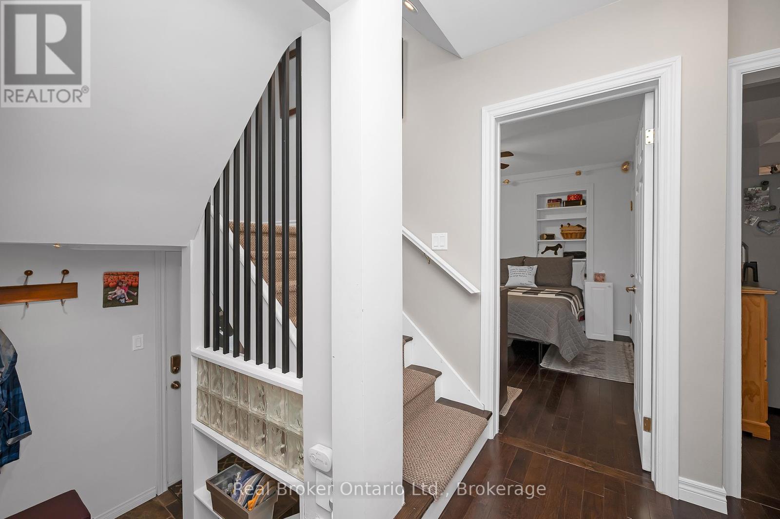 Photo 36 of 2 Cherry Avenue, Grimsby ON