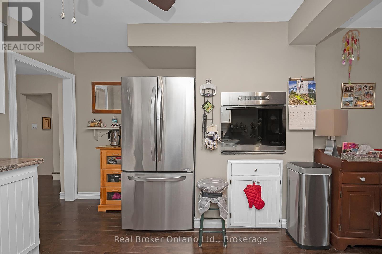 Photo 31 of 2 Cherry Avenue, Grimsby ON