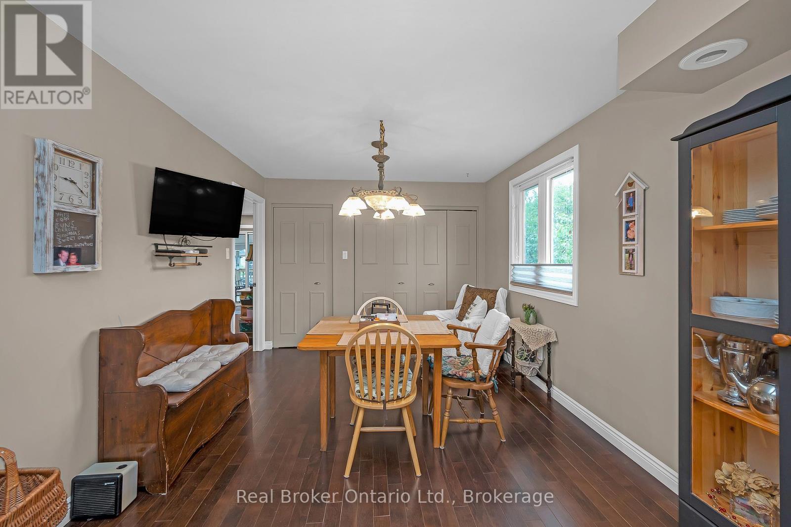 Photo 21 of 2 Cherry Avenue, Grimsby ON