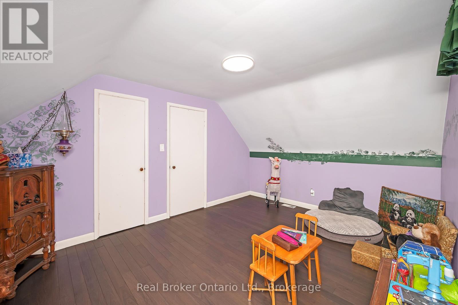 Photo 25 of 2 Cherry Avenue, Grimsby ON
