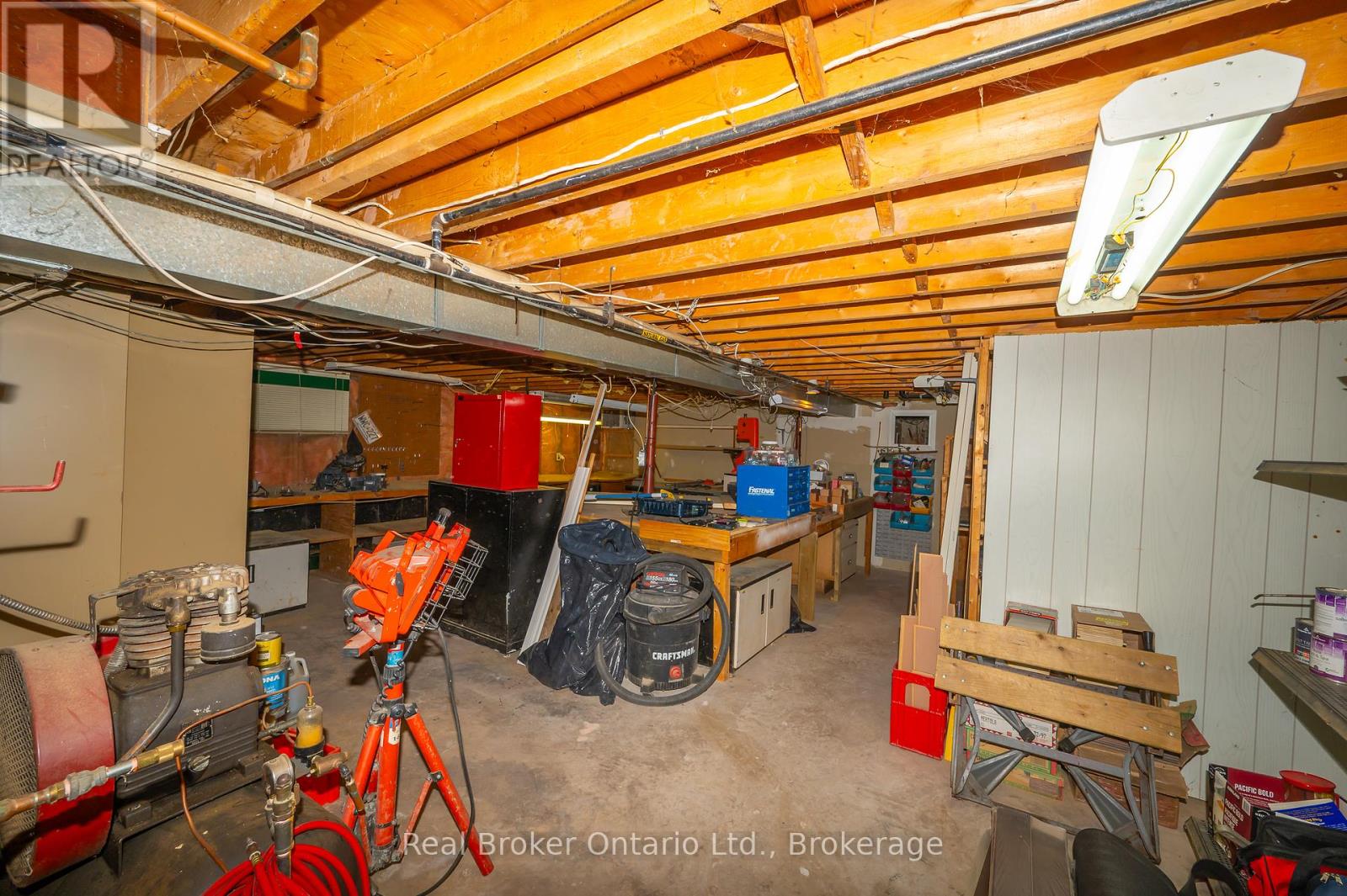 Photo 18 of 2 Cherry Avenue, Grimsby ON