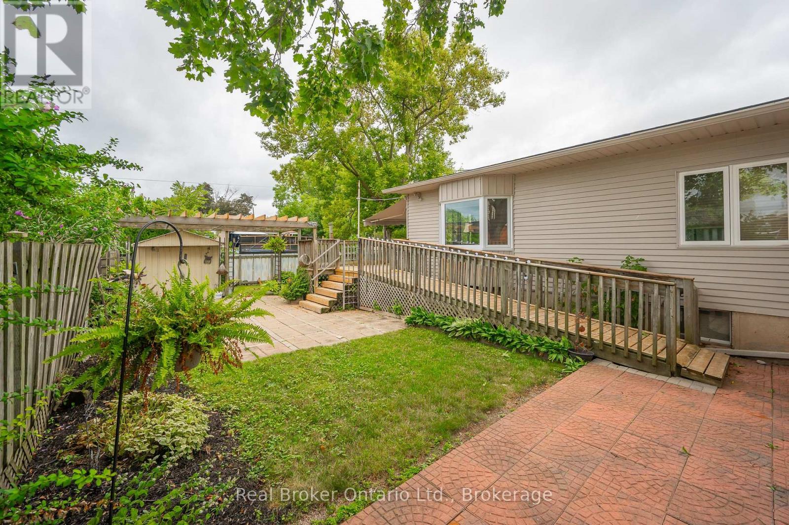 Photo 42 of 2 Cherry Avenue, Grimsby ON