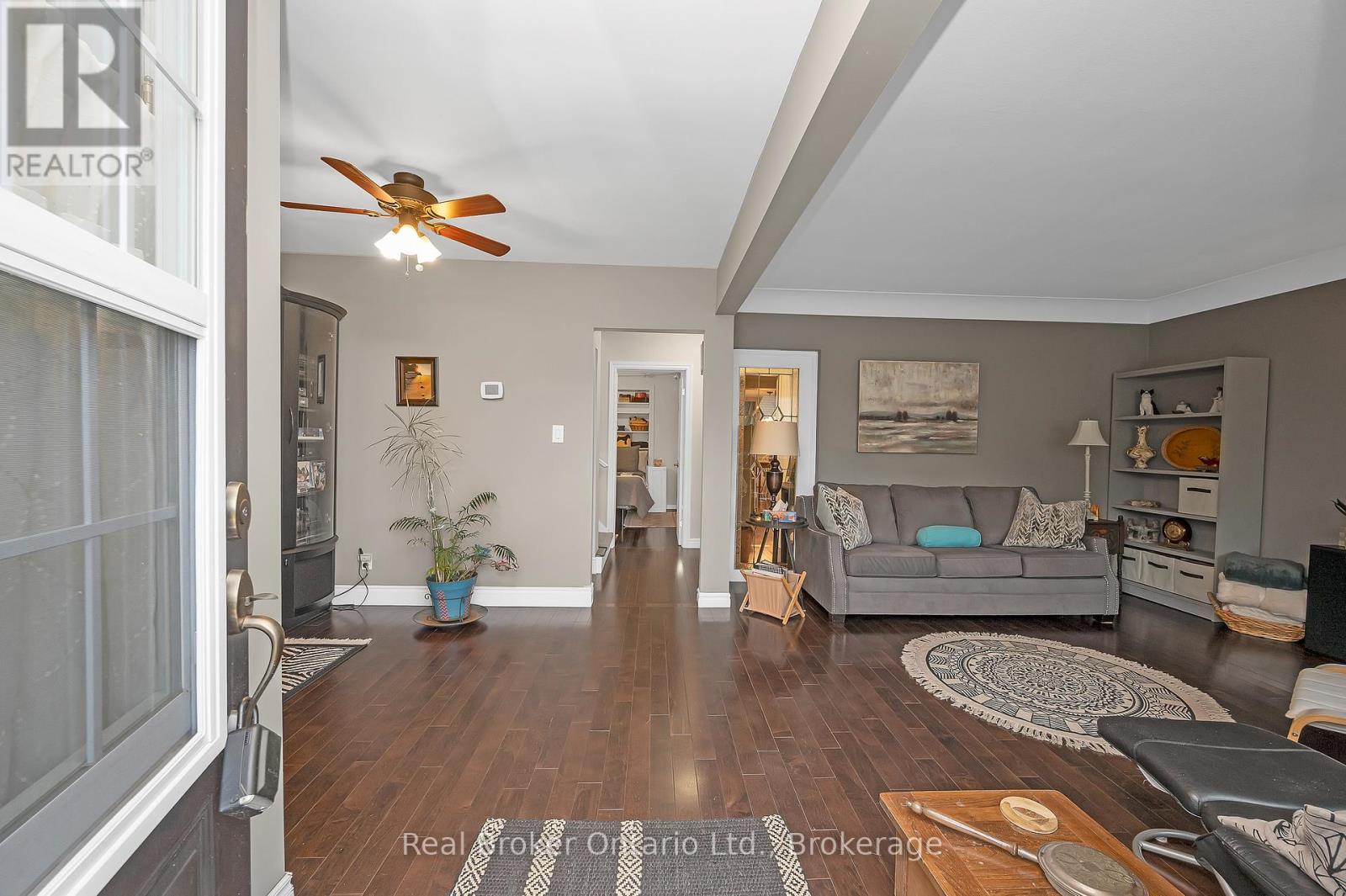 Photo 35 of 2 Cherry Avenue, Grimsby ON