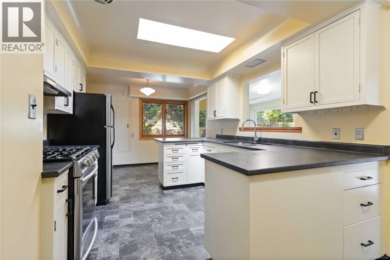  3836 Pitcombe Place, Saanich