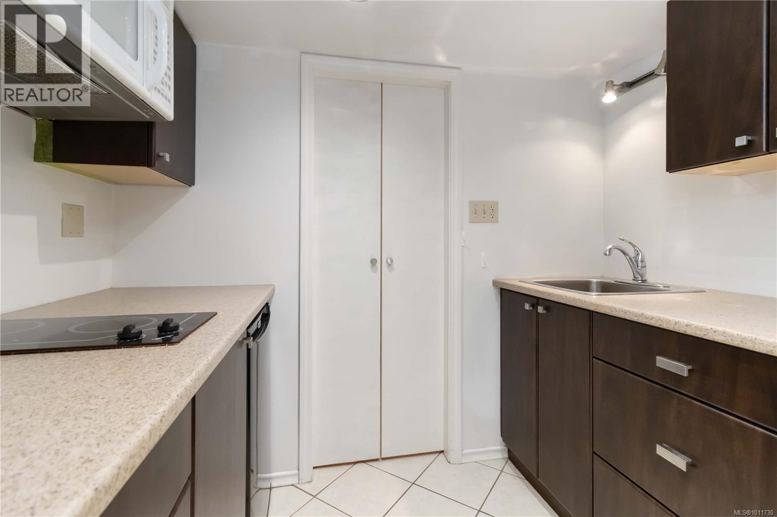  3836 Pitcombe Place, Saanich