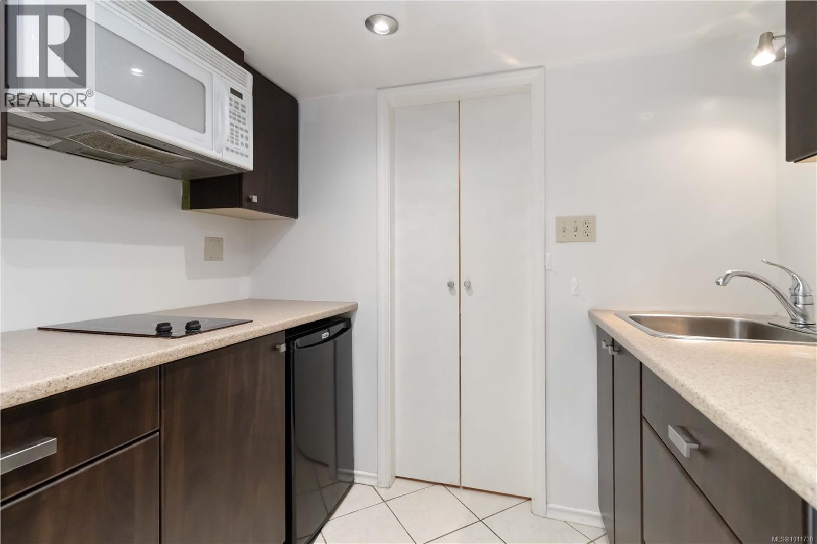  3836 Pitcombe Place, Saanich