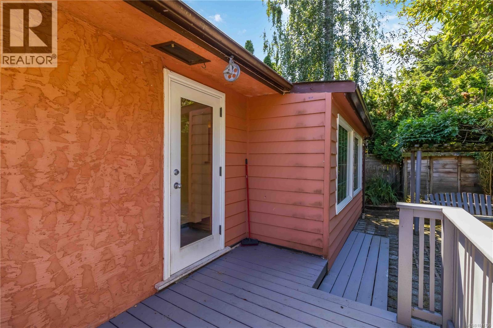  3836 Pitcombe Place, Saanich