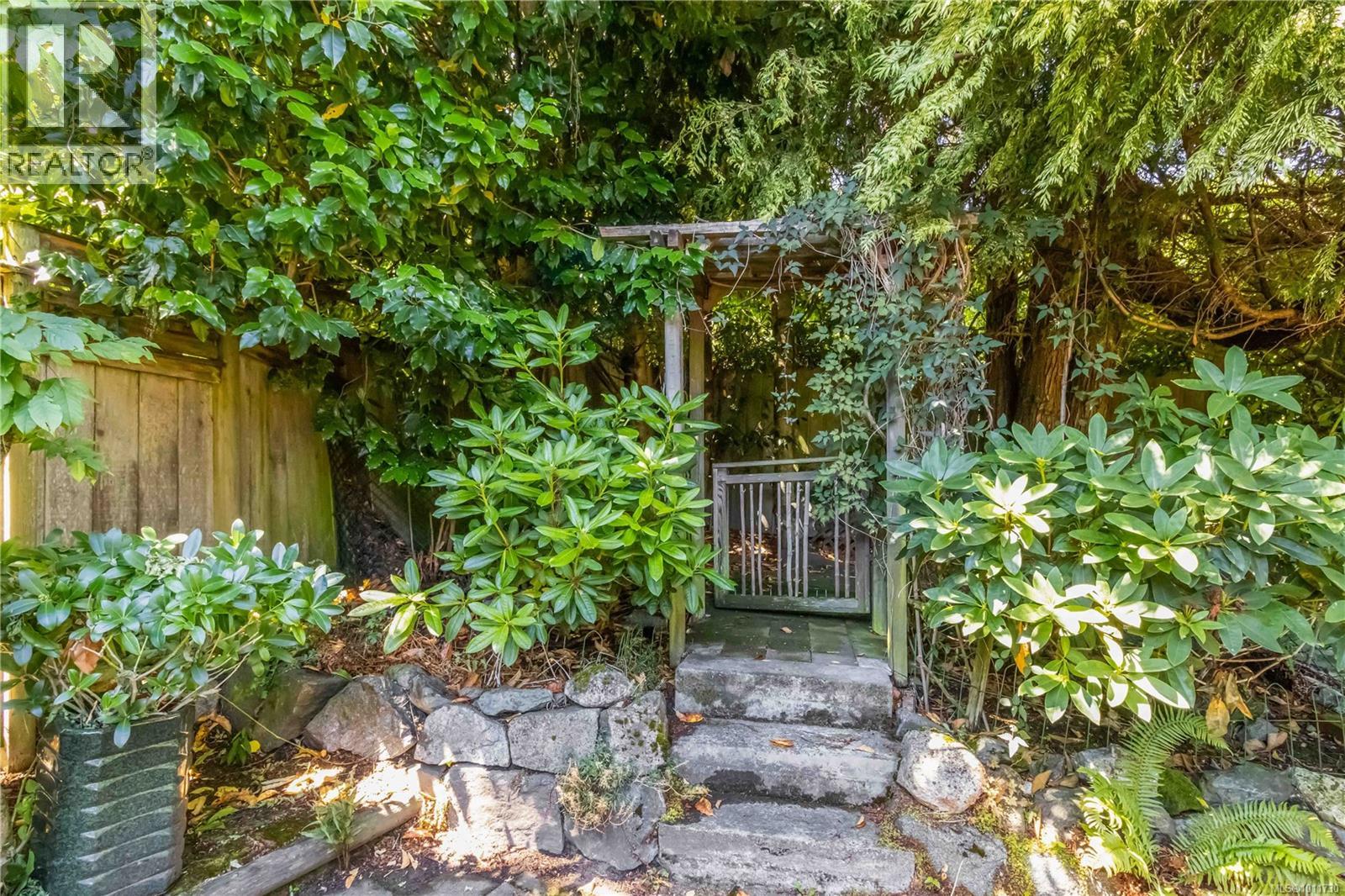  3836 Pitcombe Place, Saanich