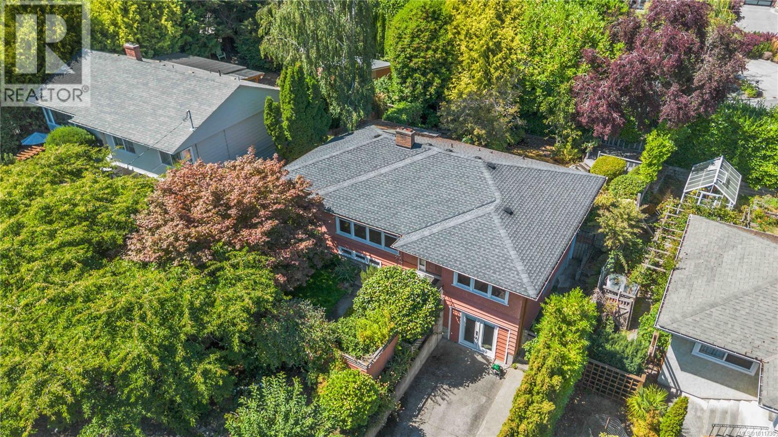  3836 Pitcombe Place, Saanich
