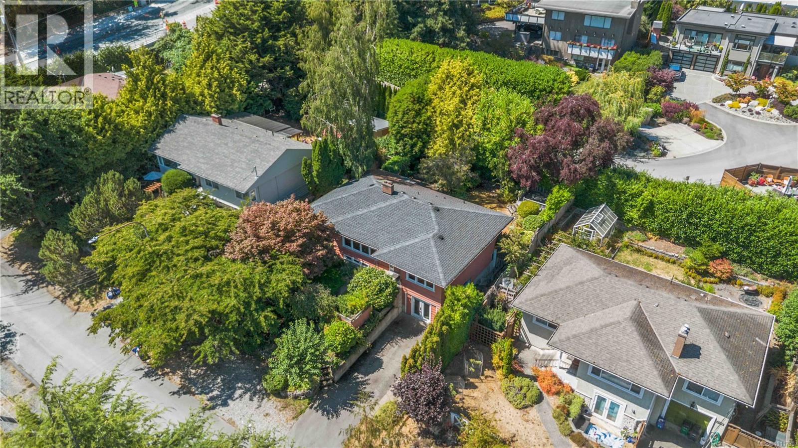 3836 Pitcombe Place, Saanich