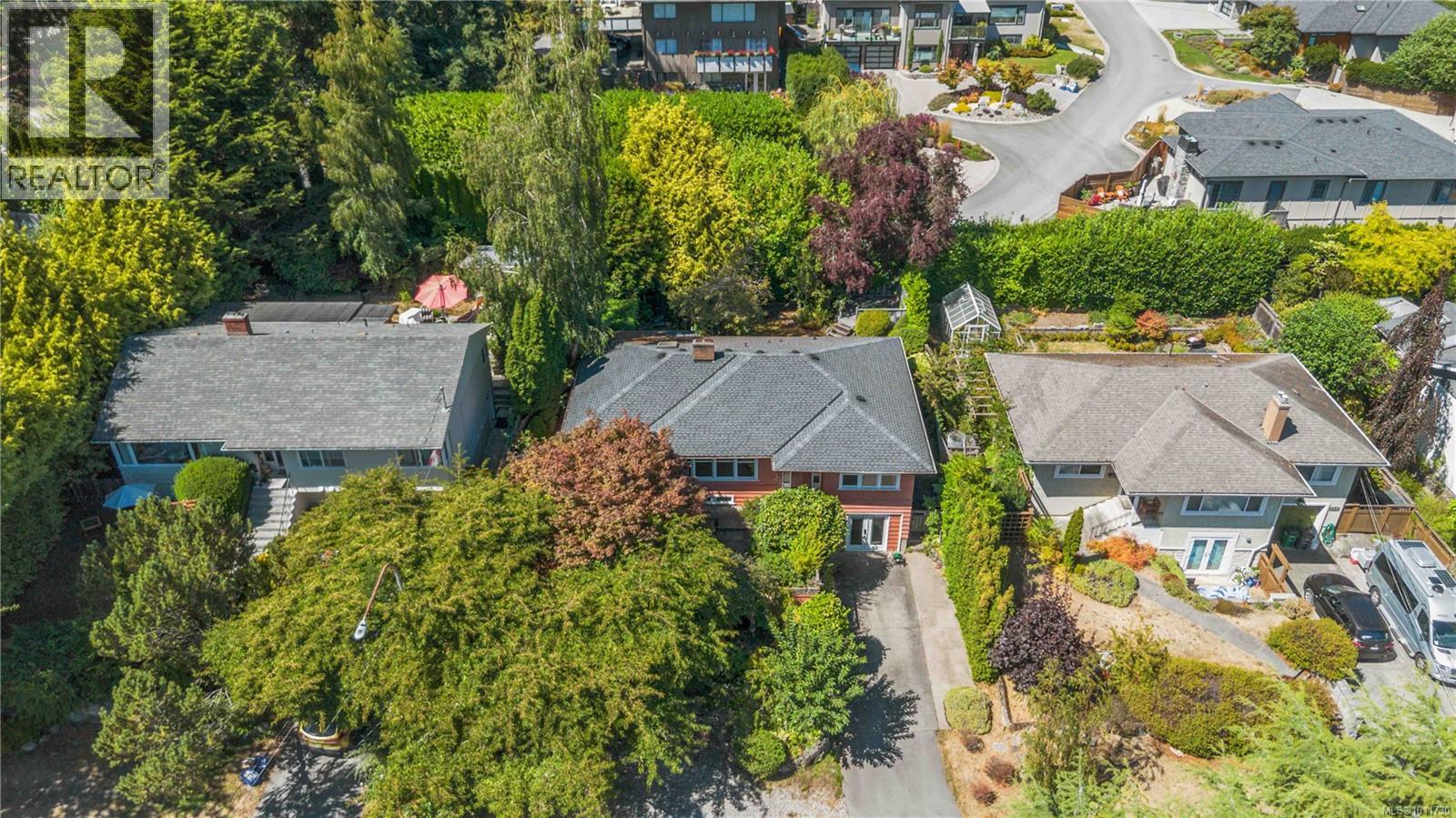  3836 Pitcombe Place, Saanich