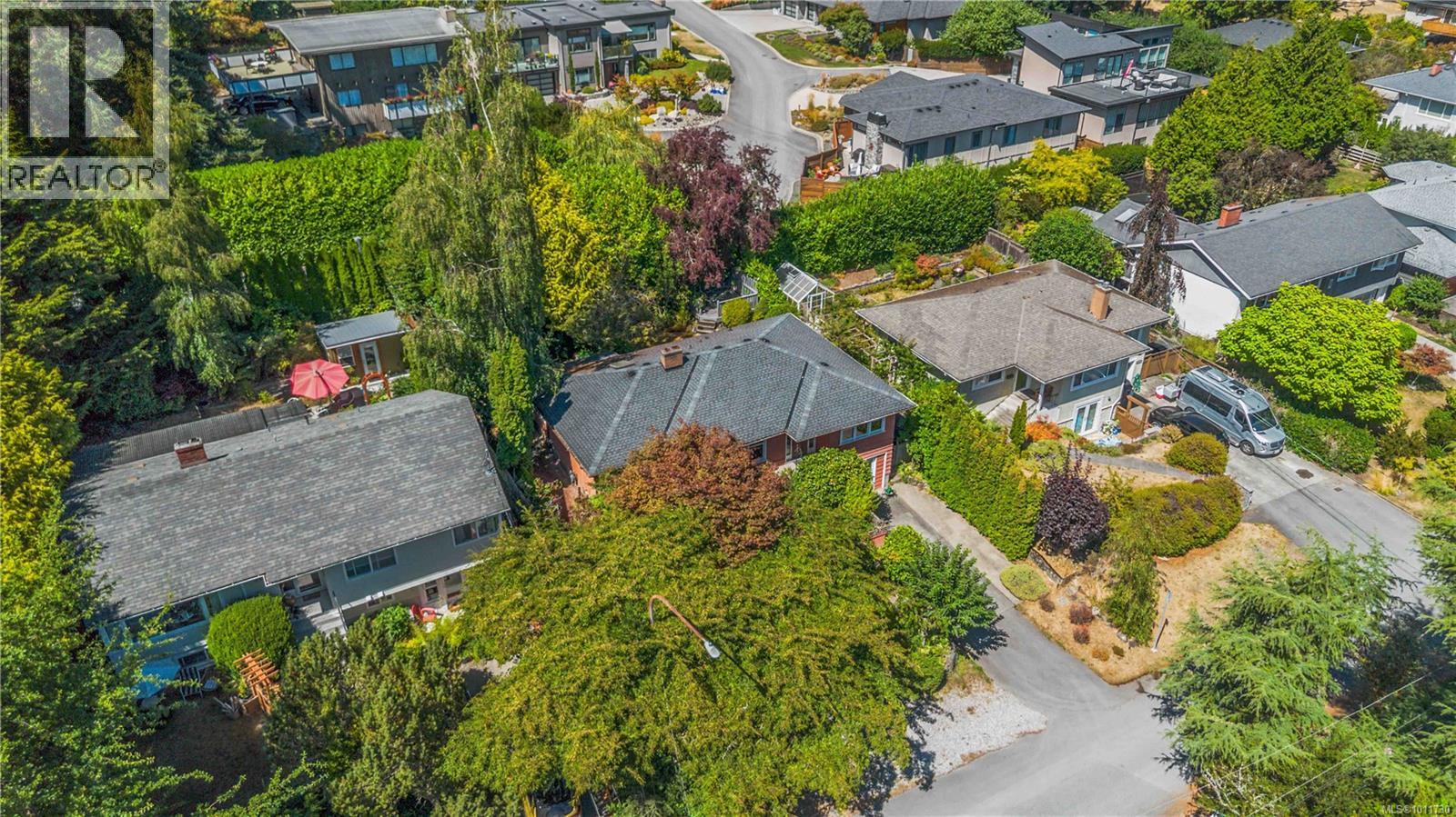  3836 Pitcombe Place, Saanich