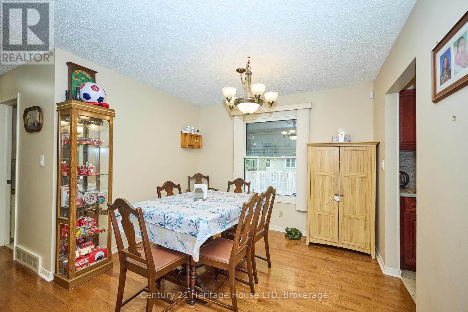 Photo 3 of 655 Parkdale Avenue, Fort Erie ON