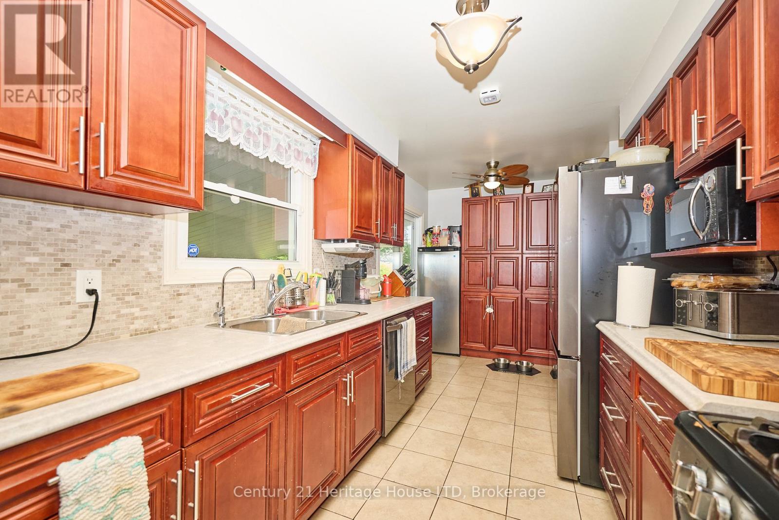 655 PARKDALE AVENUE - 22