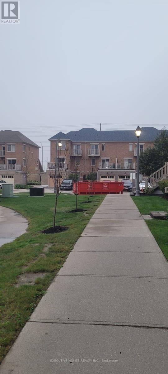 Photo 2 of 41 5050 Intrepid Drive, Mississauga ON