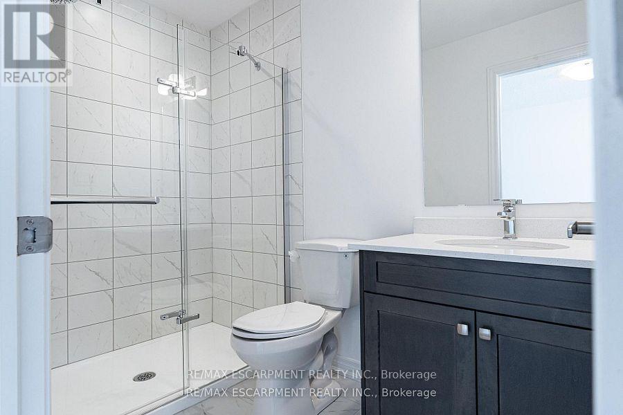 Photo 10 of 29 120 Court Drive, Brant ON