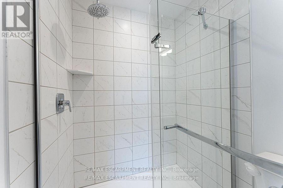 Photo 14 of 29 120 Court Drive, Brant ON