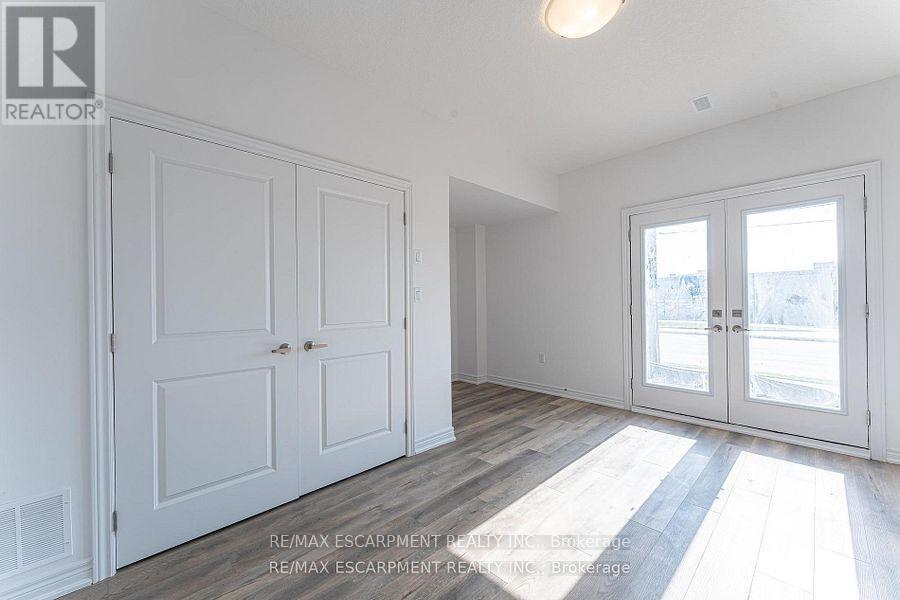 Photo 15 of 29 120 Court Drive, Brant ON