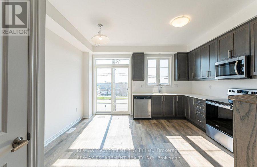 Photo 7 of 29 120 Court Drive, Brant ON