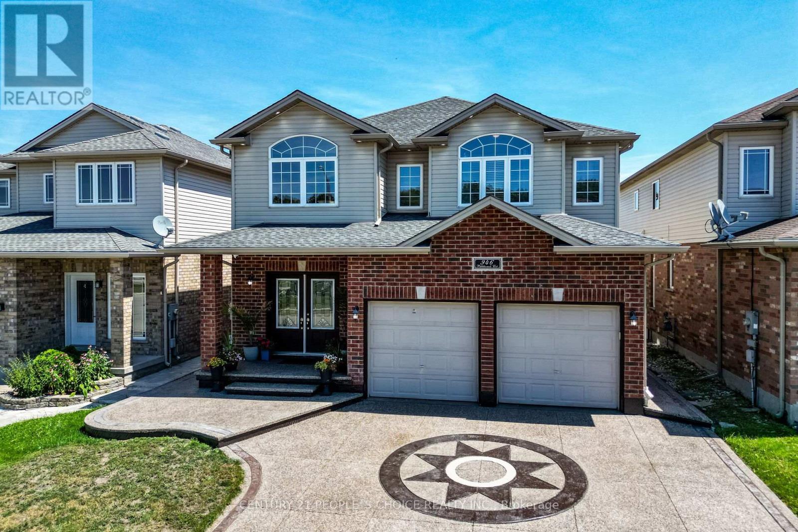 Photo 1 of 946 Pebblecreek Court N, Kitchener ON