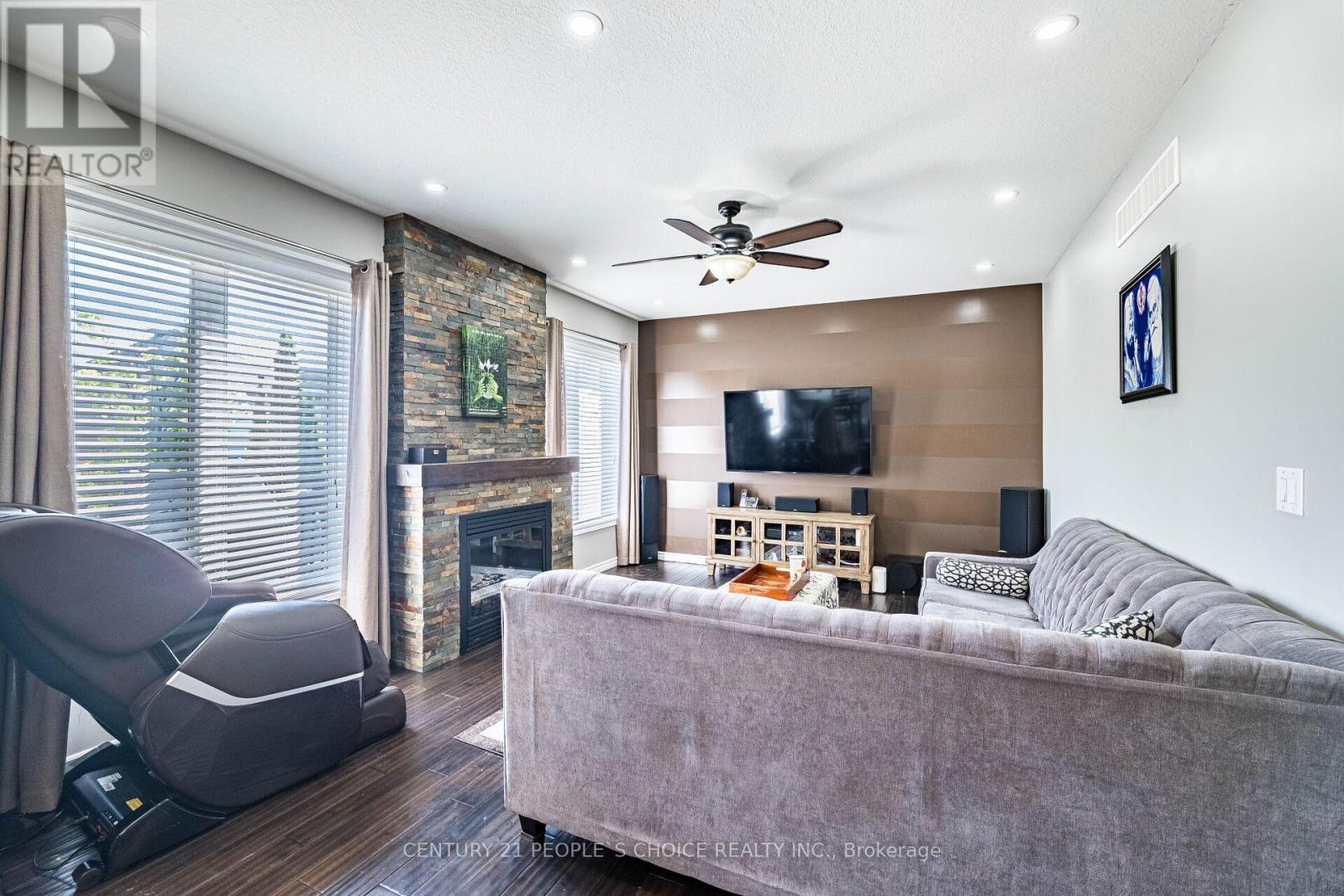 Photo 15 of 946 Pebblecreek Court N, Kitchener ON
