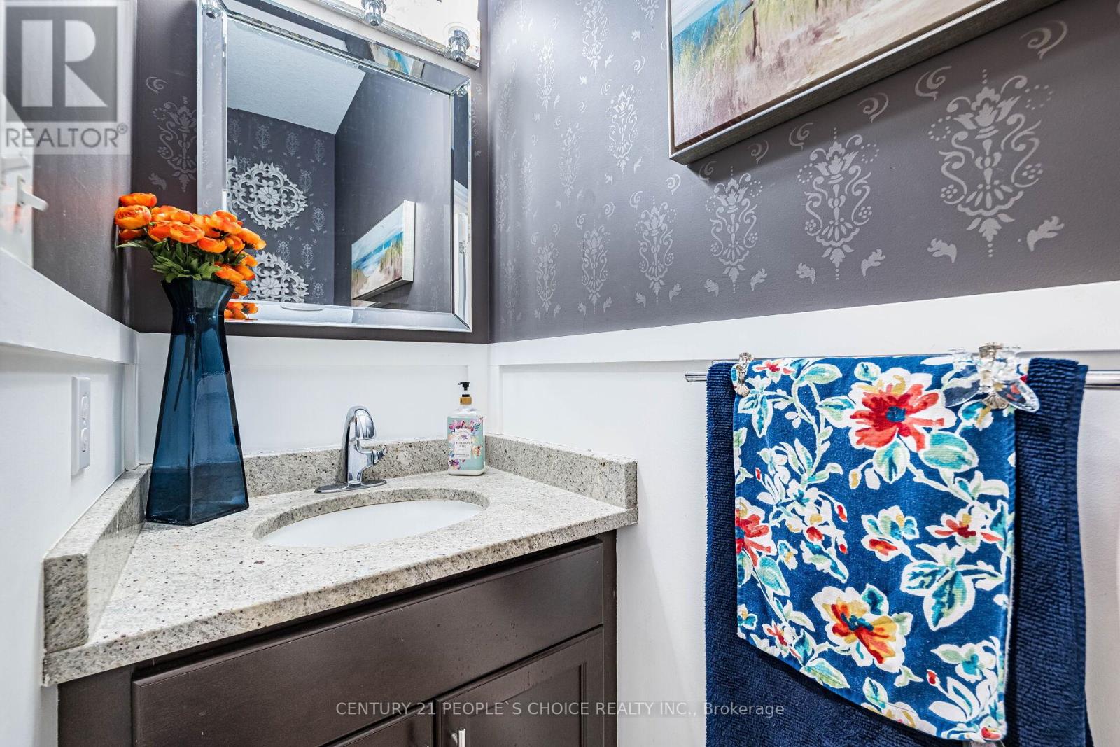 Photo 18 of 946 Pebblecreek Court N, Kitchener ON