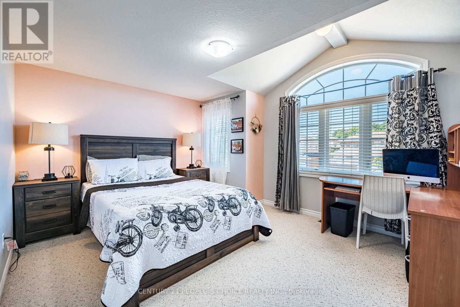 Photo 23 of 946 Pebblecreek Court N, Kitchener ON