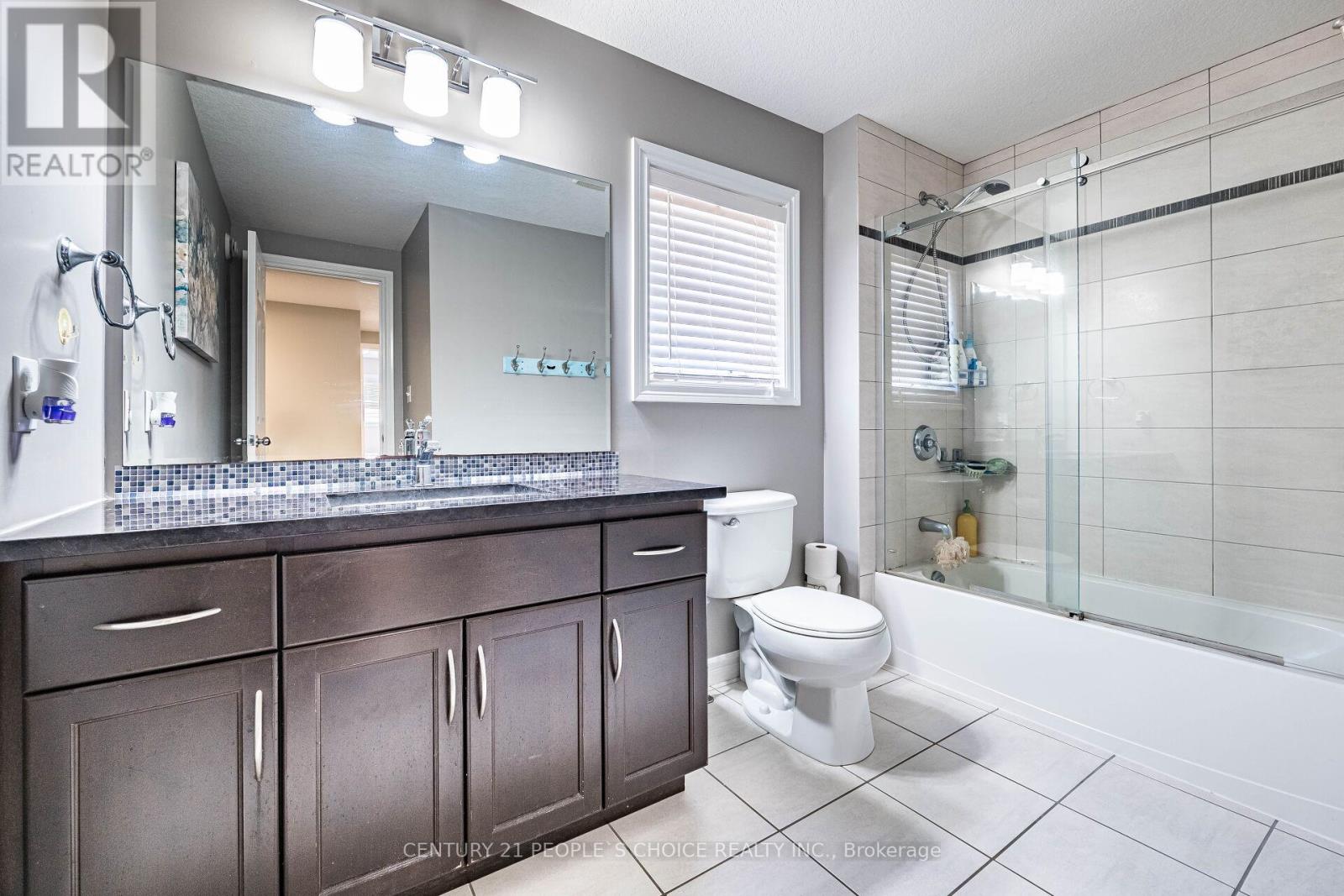 Photo 27 of 946 Pebblecreek Court N, Kitchener ON