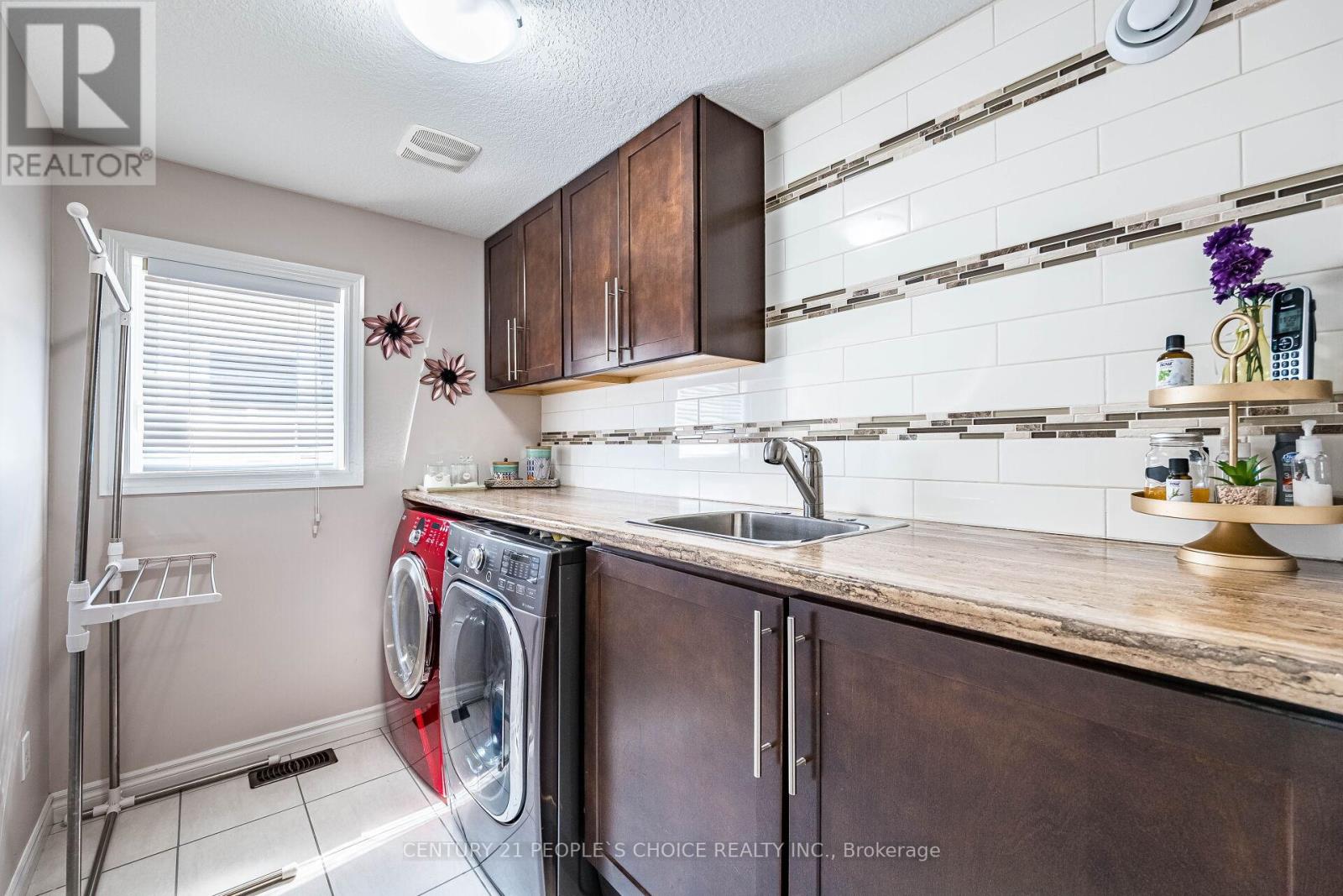 Photo 28 of 946 Pebblecreek Court N, Kitchener ON