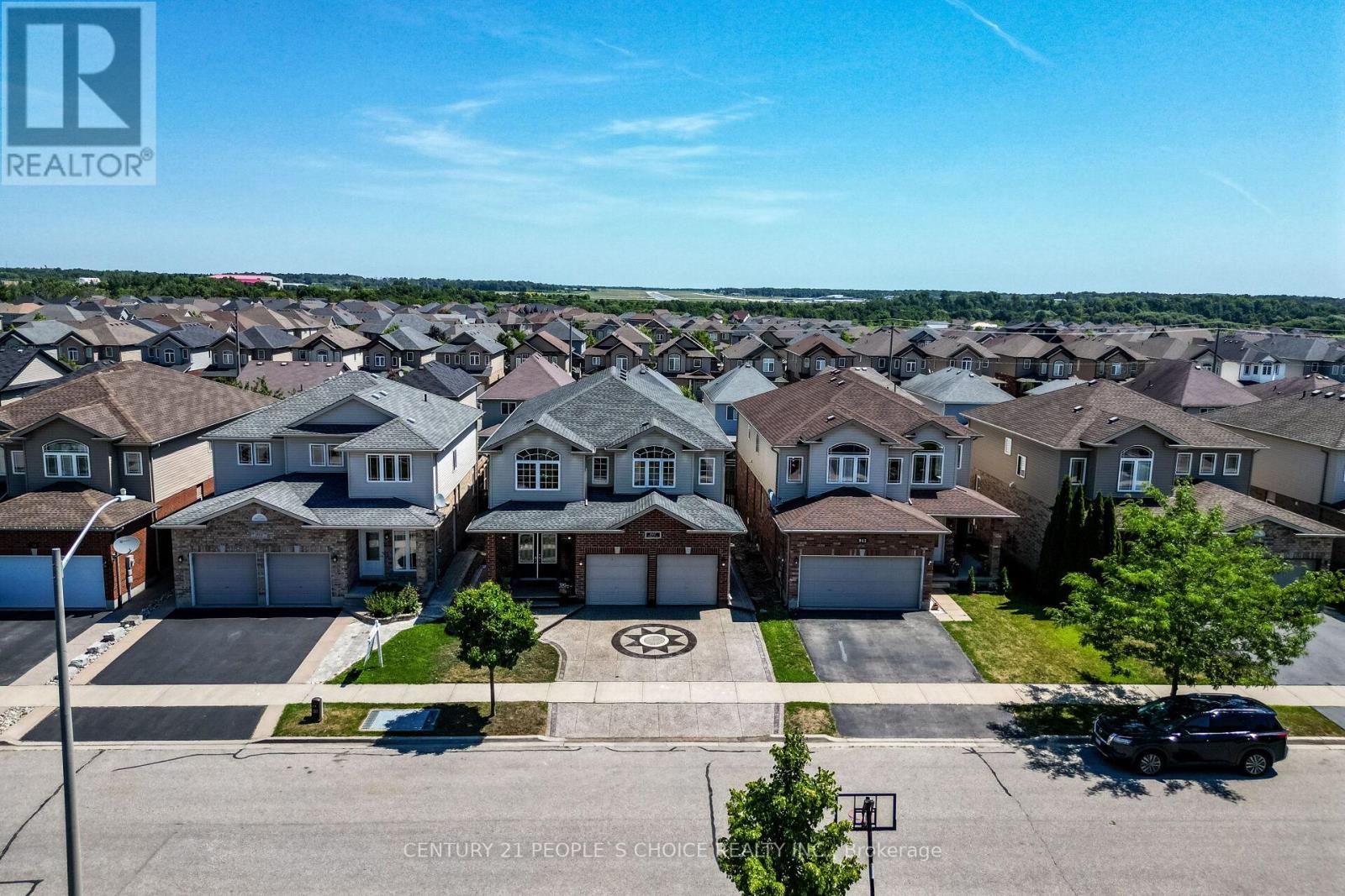 Photo 4 of 946 Pebblecreek Court N, Kitchener ON