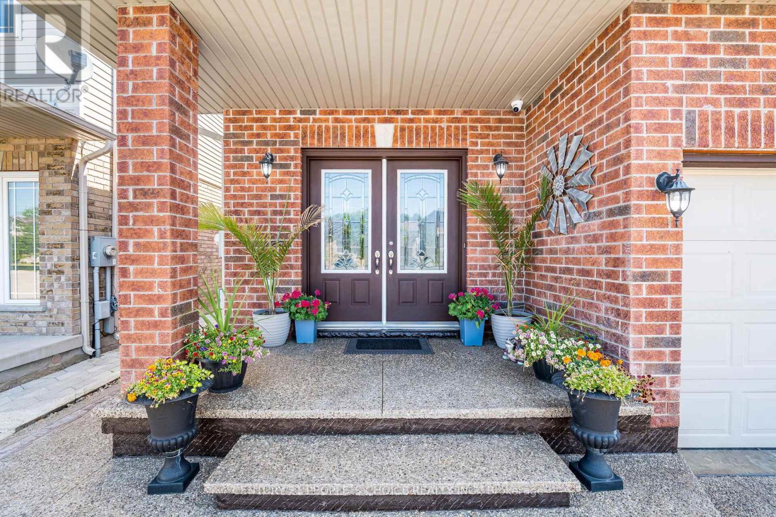 Photo 5 of 946 Pebblecreek Court N, Kitchener ON