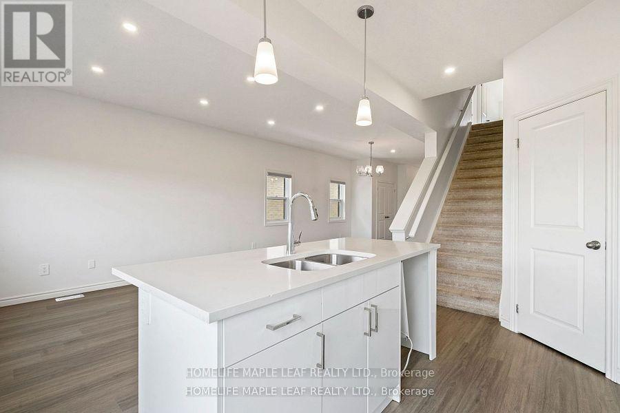 Photo 13 of 3862 Auckland Avenue, London South ON