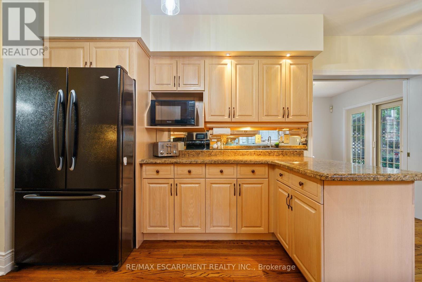 Photo 14 of 64 Academy Street, Hamilton ON