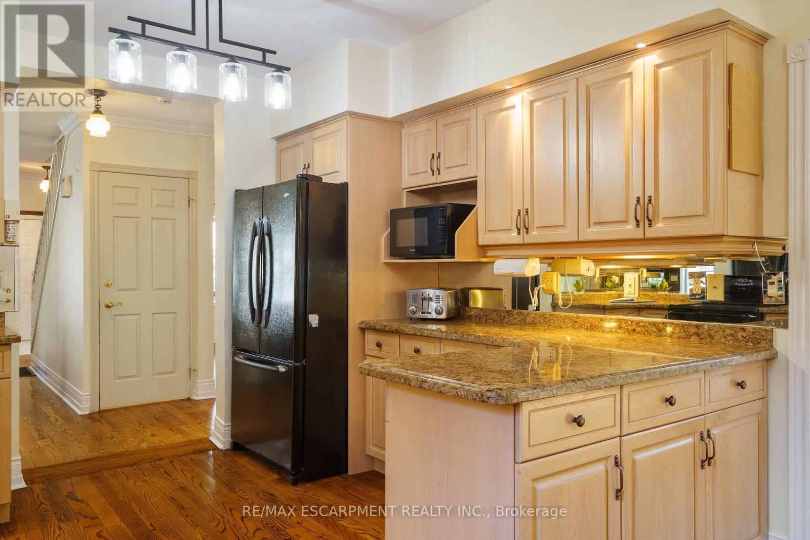Photo 33 of 64 Academy Street, Hamilton ON