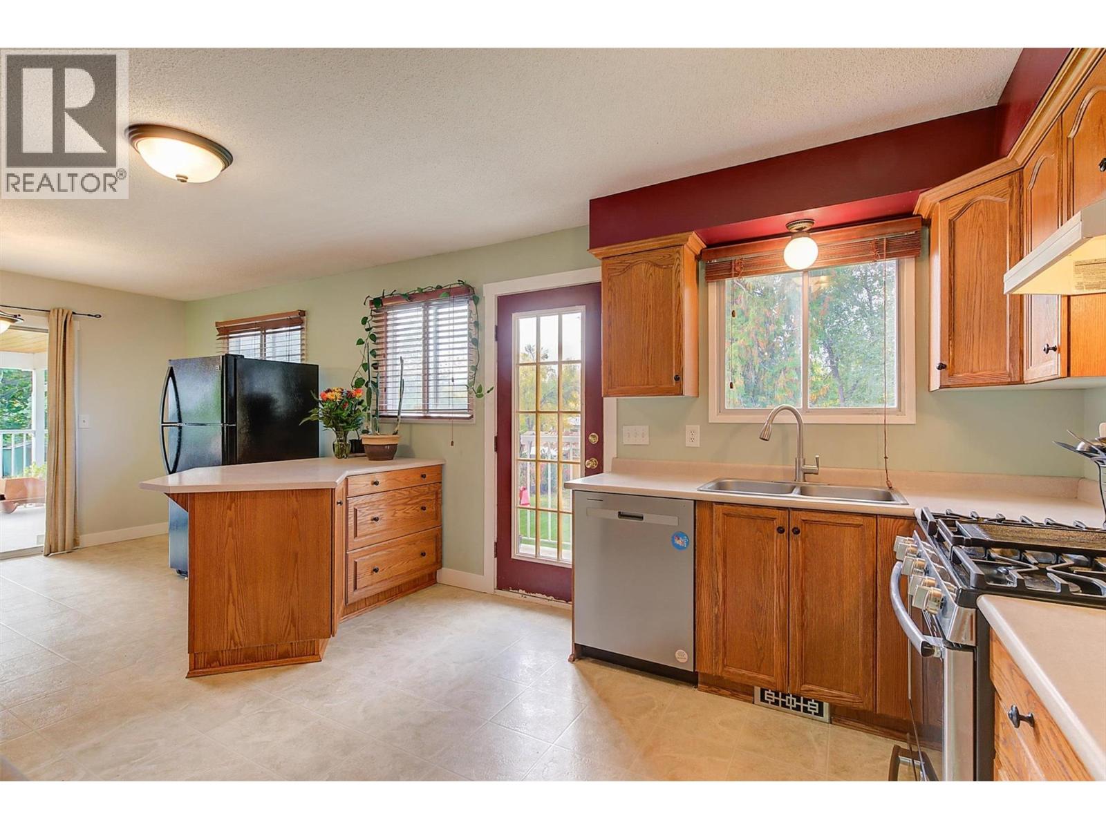 Photo 11 of 830 Matt Road, Kelowna BC