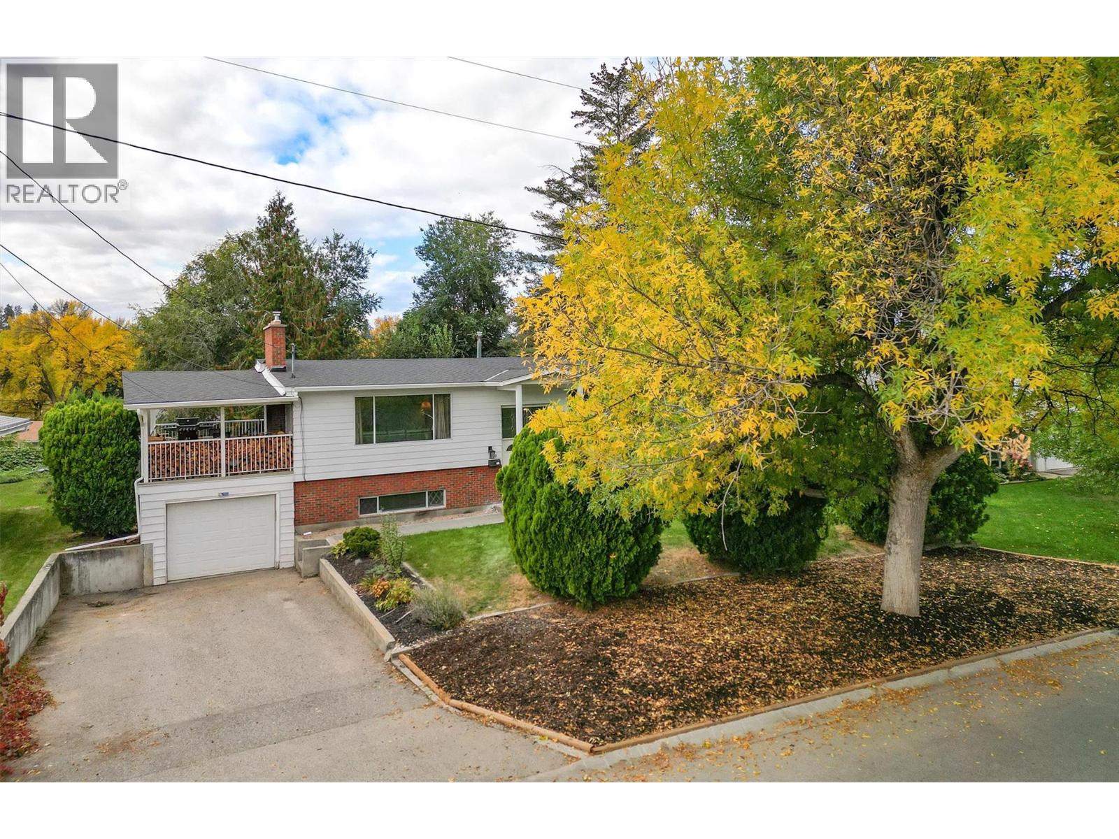 Photo 2 of 830 Matt Road, Kelowna BC