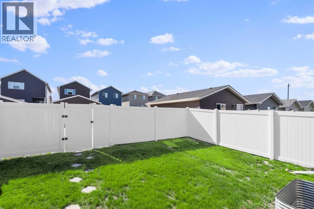 Photo 10 of 1117 Bayview Gardens Sw, Airdrie AB