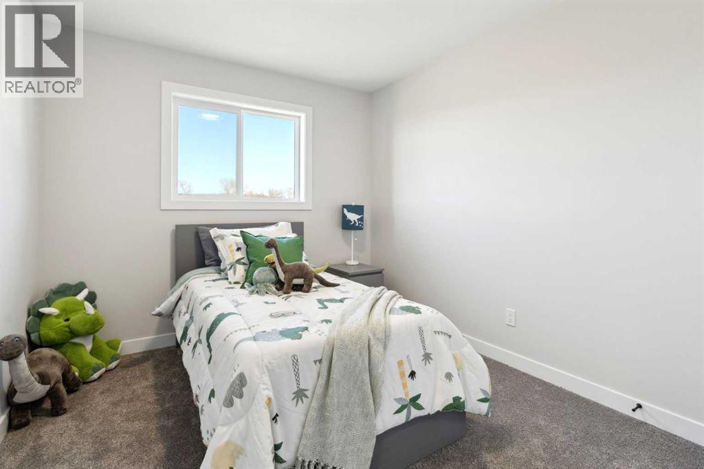 Photo 3 of 111 Gray Close, Sylvan Lake AB