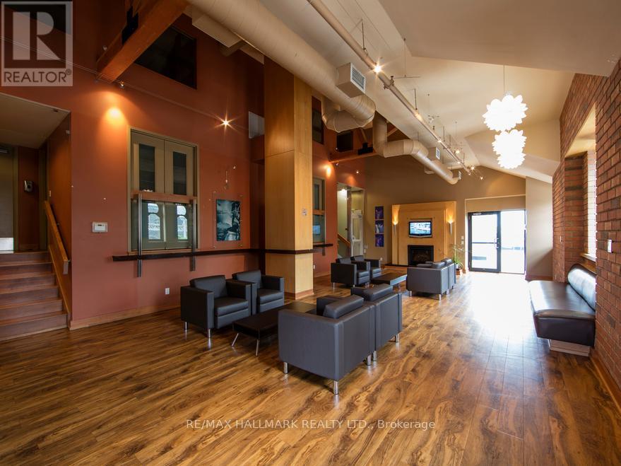 Photo 2 of 1411 167 Church Street, Toronto ON