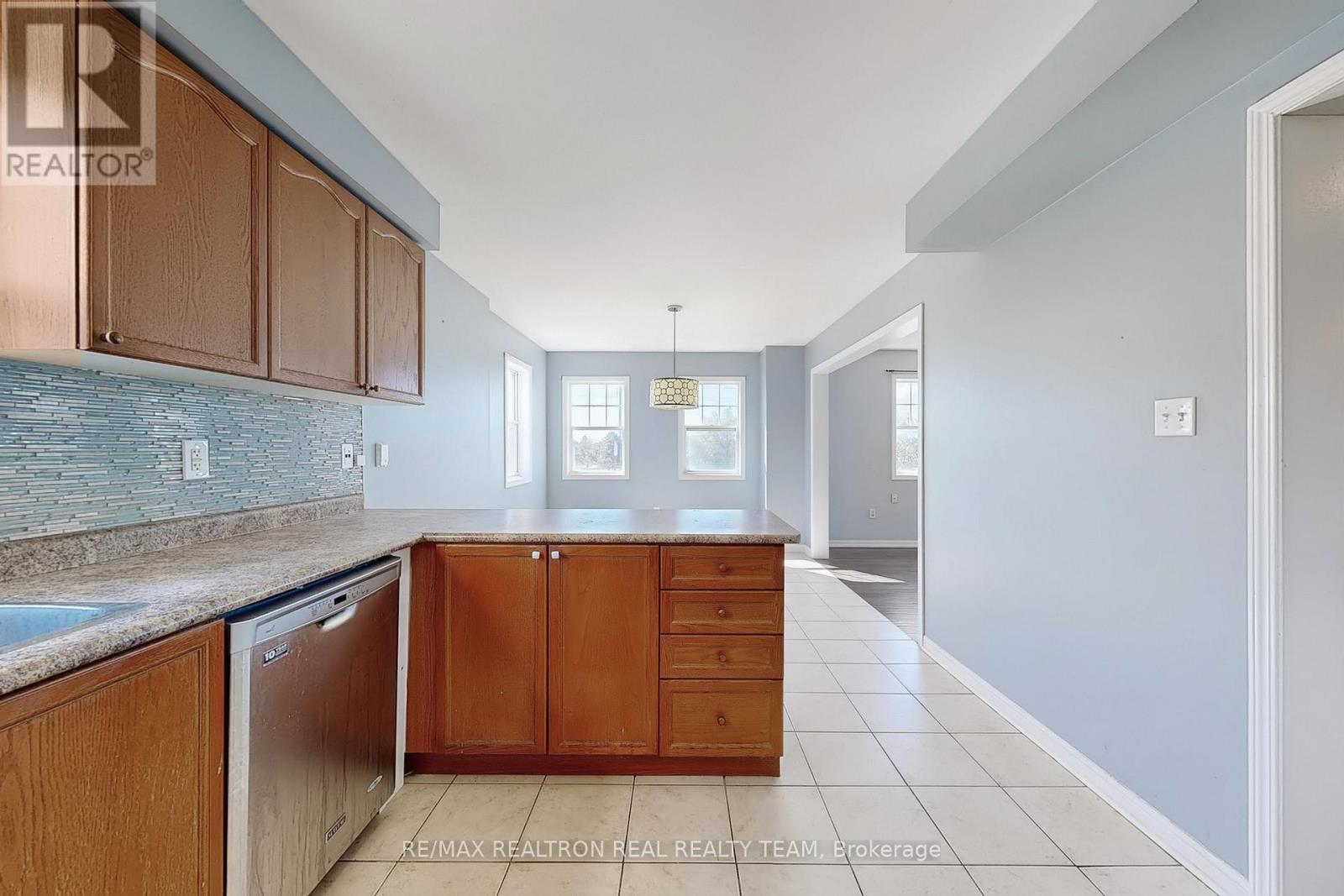Photo 4 of Unit B 1 8892 Sheppard Avenue E, Toronto ON