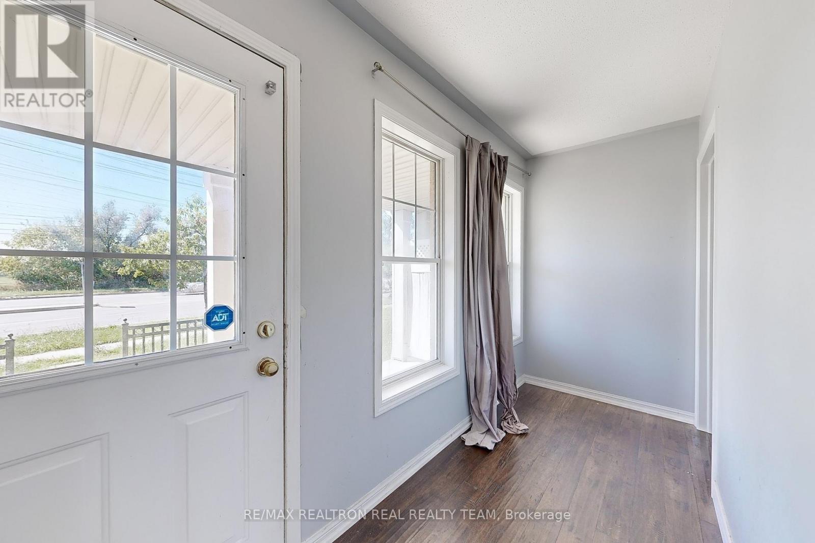 Photo 7 of Unit B 1 8892 Sheppard Avenue E, Toronto ON
