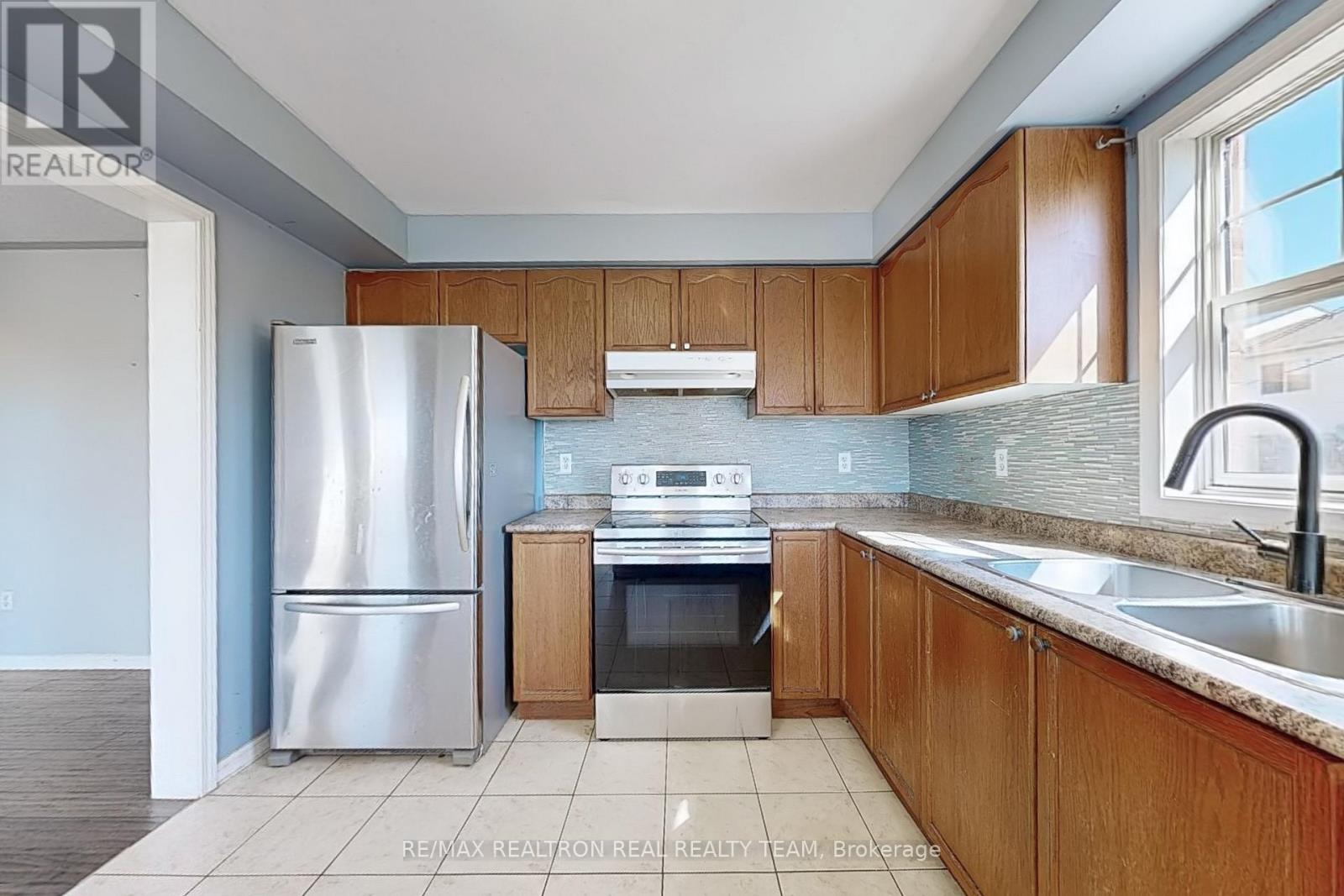 Photo 9 of Unit B 2 8892 Sheppard Avenue E, Toronto ON